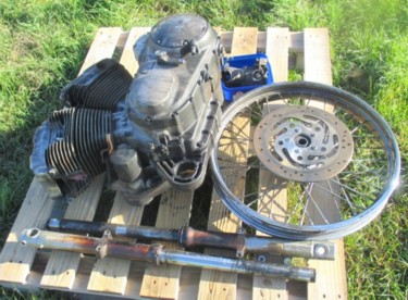 0135 Burnt Harley Davidson engine & parts 19-03-14